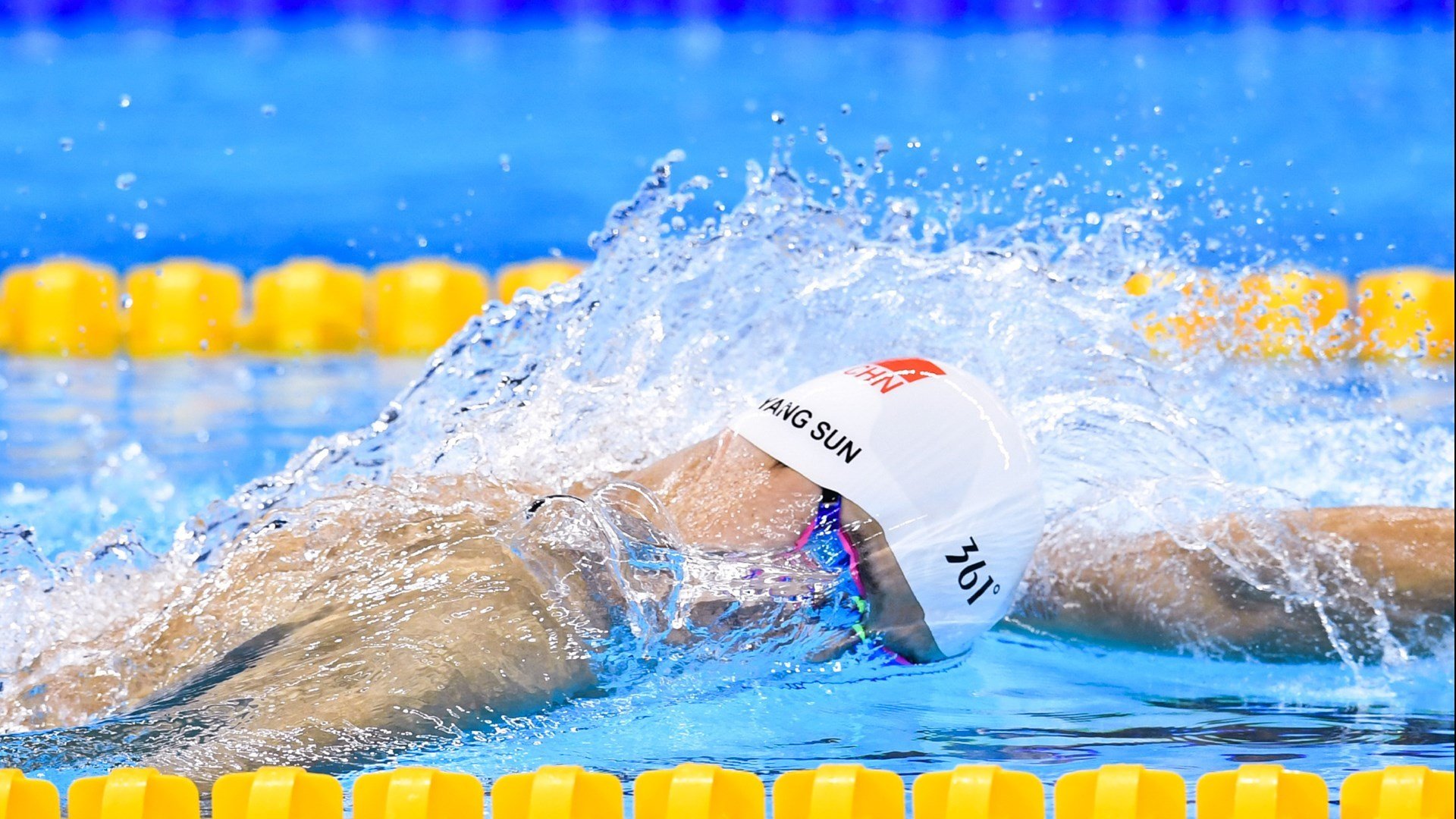 东亚杯国足迎战 球迷现场加油声不断，东亚杯国足大名单